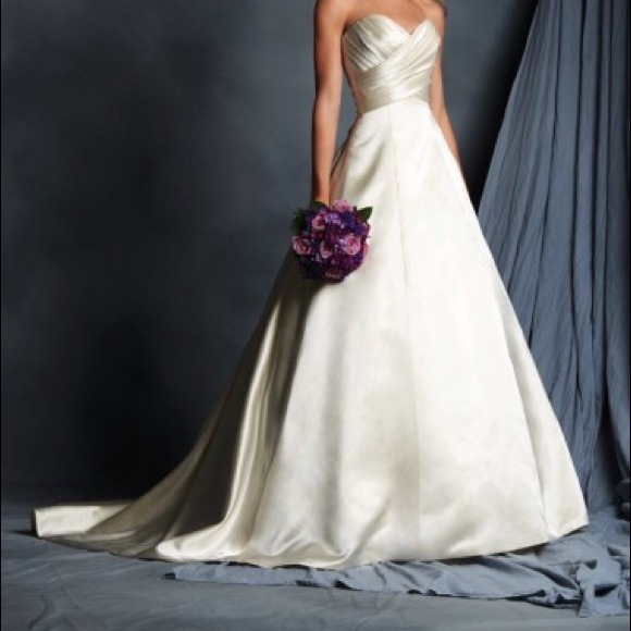 Brand new Alfred Angelo wedding gown style 2511 - Picture 2 of 8